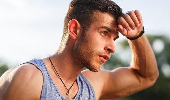 Mái tóc dễ bết dầu vào mùa hè